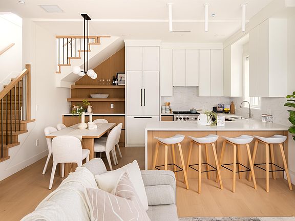 5th image of 3645 Dundas St #1