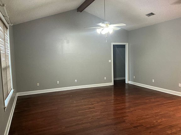 3rd image of 1290 Riverdale Dr