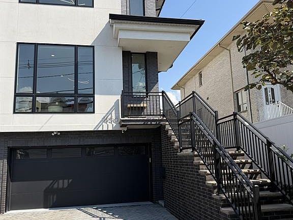2nd image of 1656 Maple St #1656