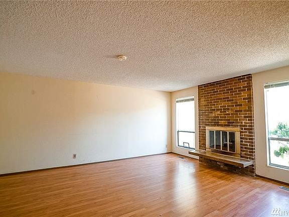 5th image of 4304 192nd St SW