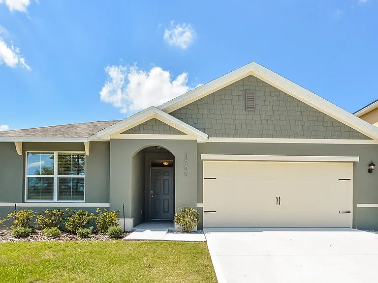 3905 Crimson Clover Dr — Photo 1