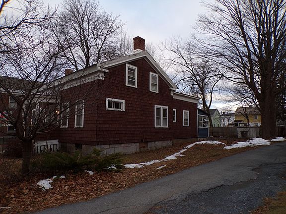 3rd image of 17 Oak St
