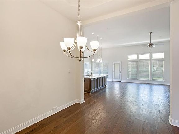 4th image of 7704 Castle Pines Ln
