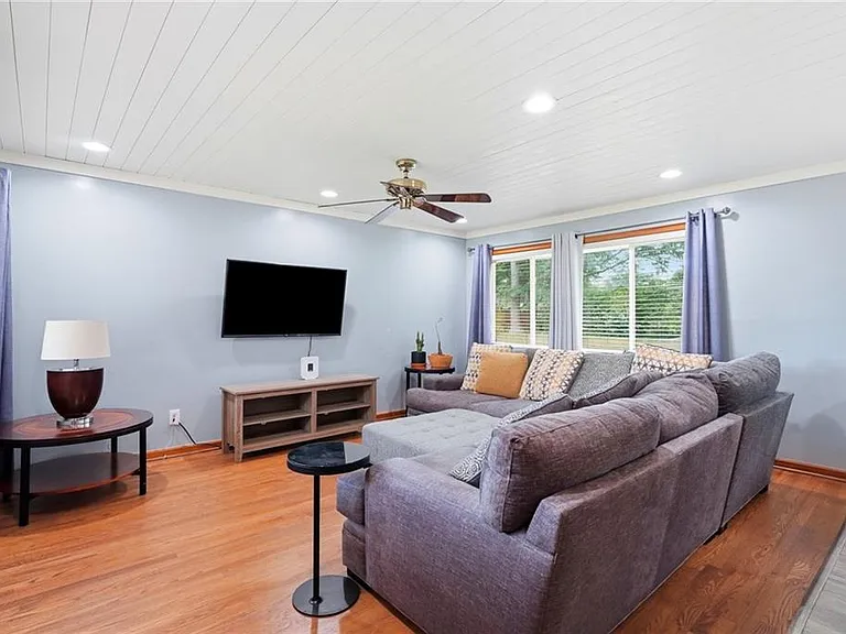 1808 Sandy Plains Rd — Photo 3