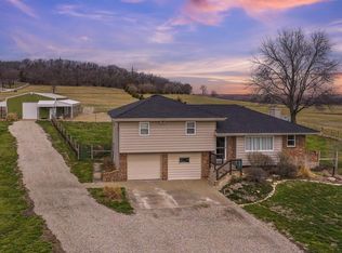 21000 Kissinger Rd, Tonganoxie, KS 66086