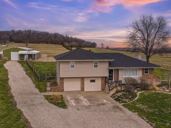 21000 Kissinger Rd, Tonganoxie, KS 66086