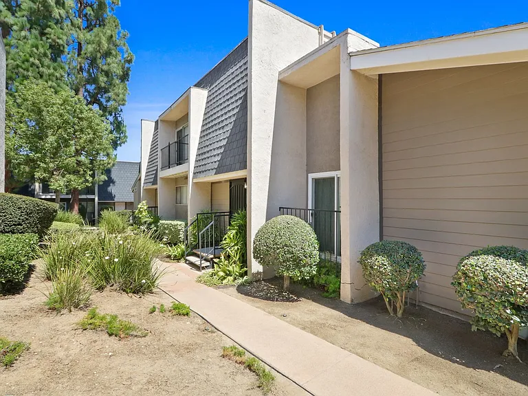 1115 Rosecrans Ave — Photo 15