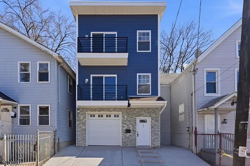 392 S 19th St