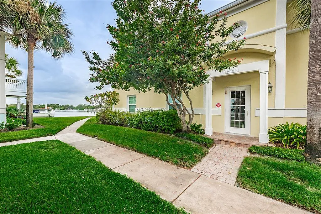 1 bed, 1.0 bath, 823 sqft, $4,250 — Photo 1