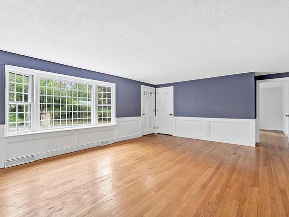 5th image of 844 W Yarmouth Road