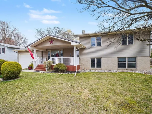 218 Fleming Dr, Alma, MI 48801