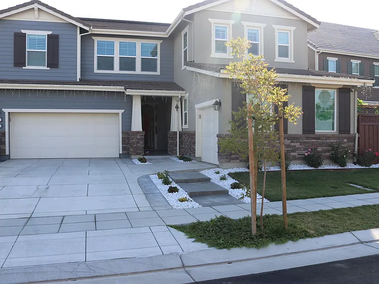 1086 S Jacobs Dr — Photo 2