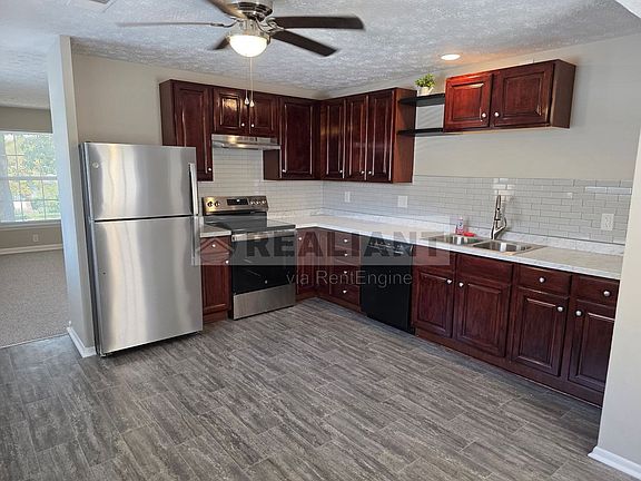 5th image of 364 E Tiverton Way