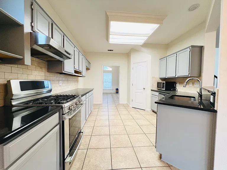1042 Fireside Dr — Photo 10