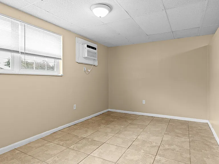 8923 N 40th St #5 — Photo 8