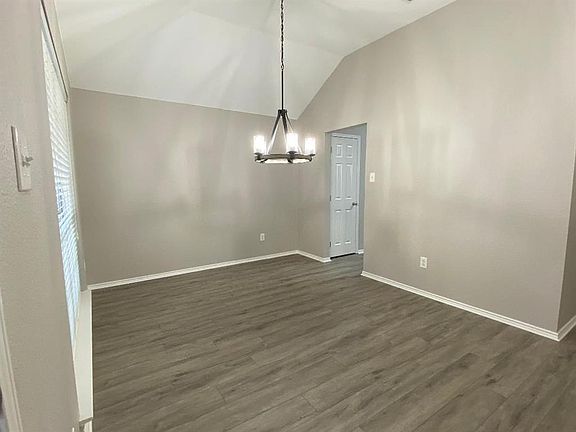 4th image of 3103 Creekridge Ct