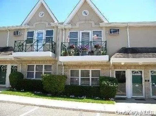 (undisclosed Address), Glen Cove, NY 11542