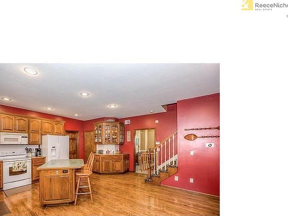 plenty of storage in the kitchen!