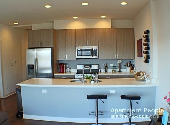 5th image of 838 W Erie St #4E