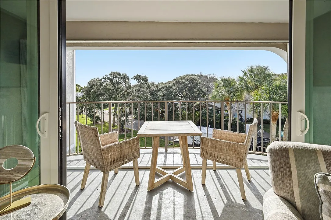 2 bed, 1300 sqft, $7,000 — Photo 1
