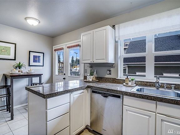 3rd image of 126 C Ave #202