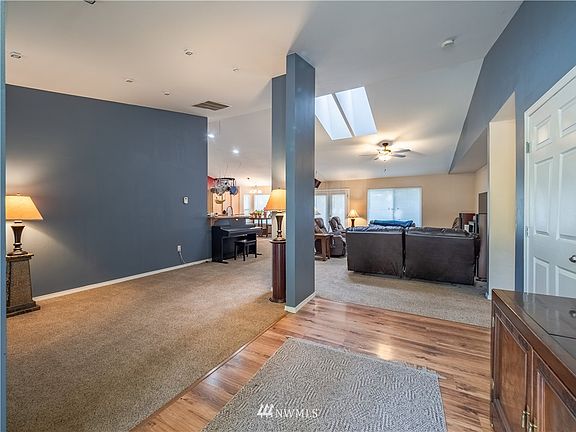4th image of 36895 Cypress Dr NE