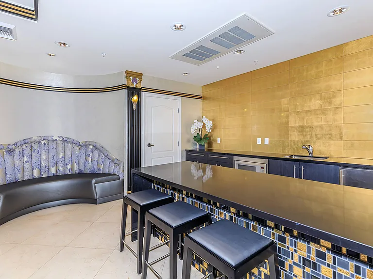 Resident Lounge