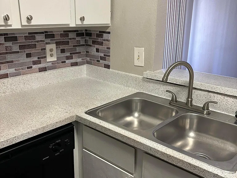 Oak Meadow Apartments — Photo 75