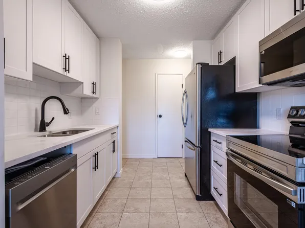 13341 47th St NW, Edmonton, AB T5A 3L5