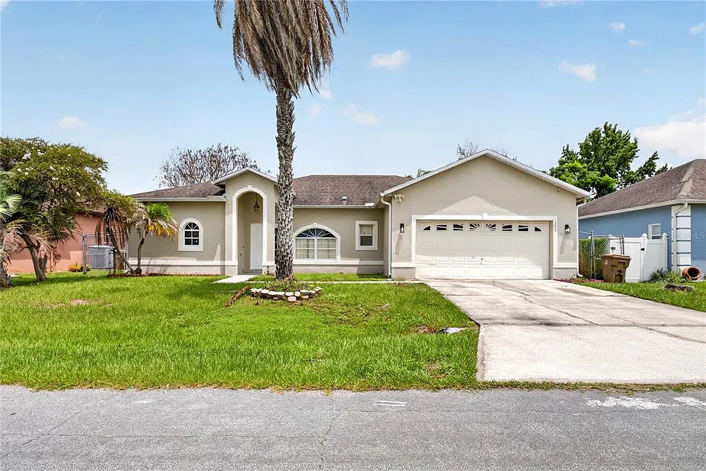 4 bed, 2.0 bath, 1752 sqft, $2,200 — Photo 2