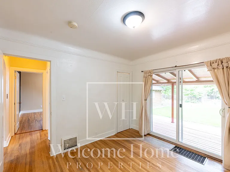 334 E Chestnut St — Photo 18