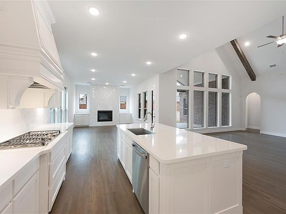 5th image of 2209 Grafton Ln