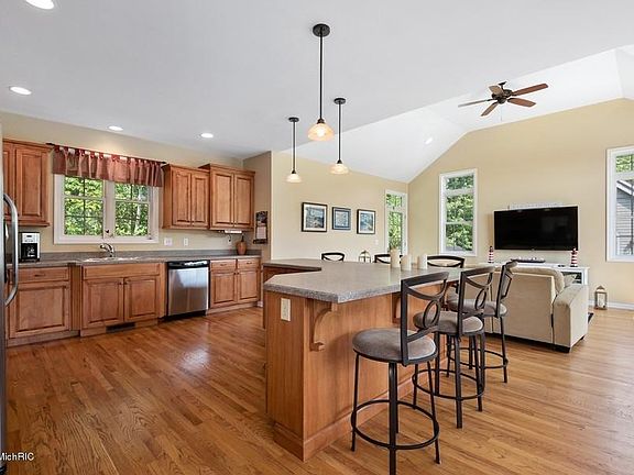5th image of 8607 Heron Ct