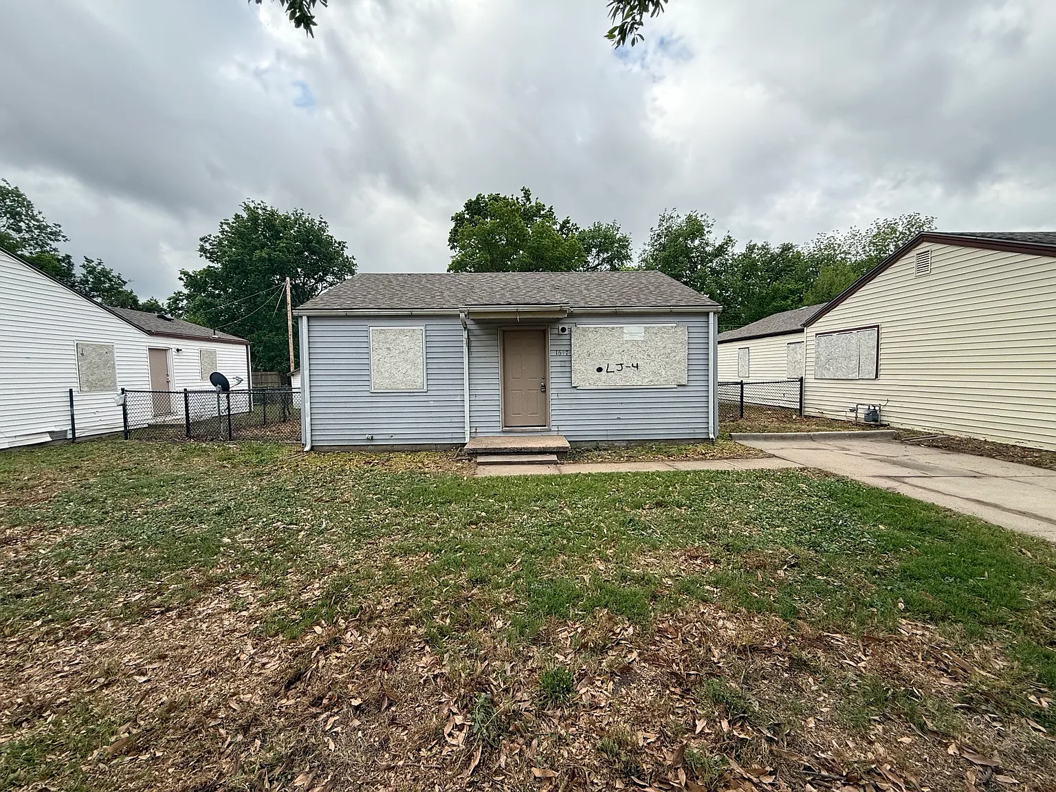 4 bed, 1.5 bath, 1150 sqft, $1,300 — Photo 1