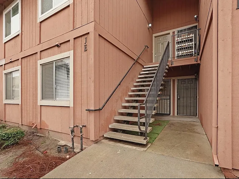 495 Cherry Ln #J — Photo 1