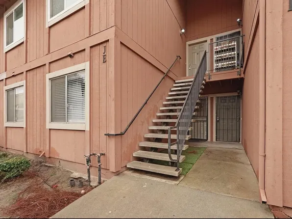 495 Cherry Ln APT J, Manteca, CA 95337