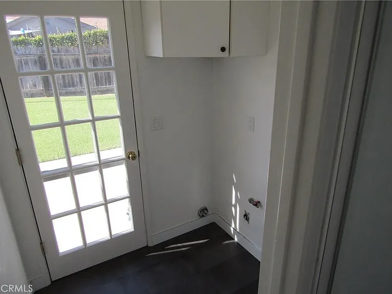 8901 Shore Cir — Photo 11