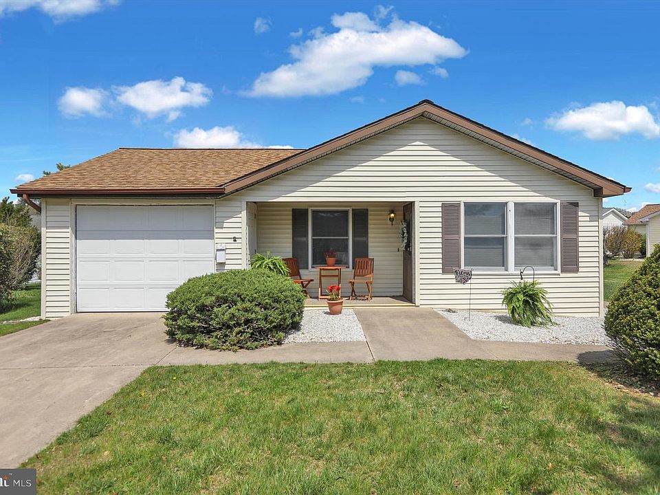 1st image of 555 Honeysuckle Ct