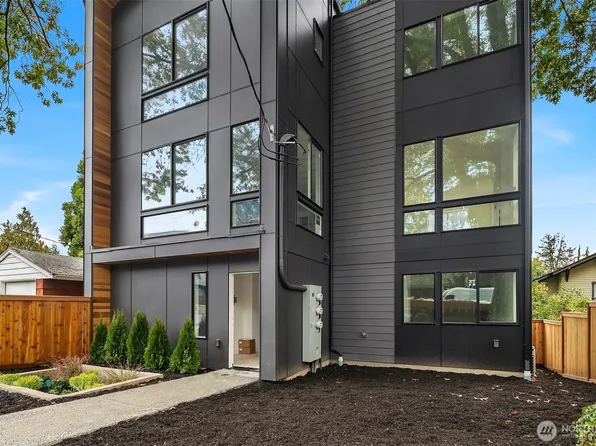 8542 Interlake Avenue N, Seattle, WA 98103