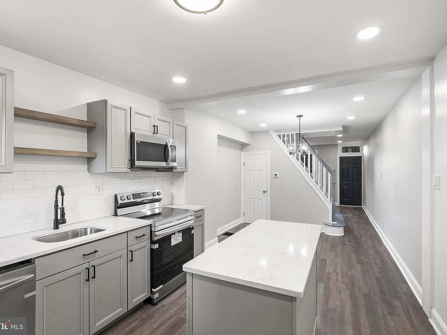 2 bed, 1.0 bath, 906 sqft, $1,500 — Photo 4