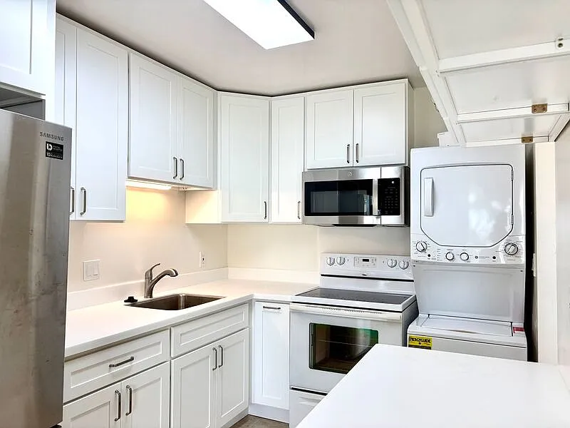 Studio, 1.0 bath, 436 sqft, $1,900 — Photo 4