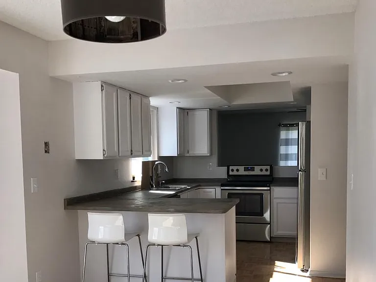 Eat-in Kitchen