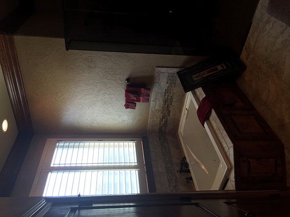 5th image of 46 Castle Oaks Dr