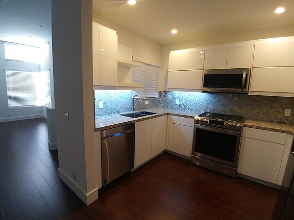 4th image of 2601 S Broadmoor Dr APT 40
