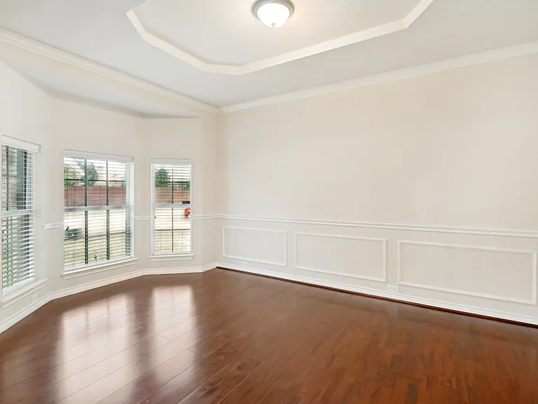 11800 Pondview Ln — Photo 6