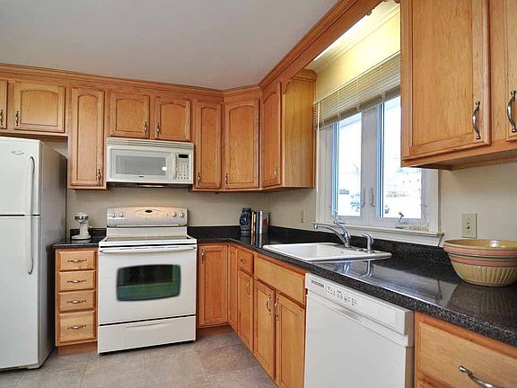 fully applianced kitchen