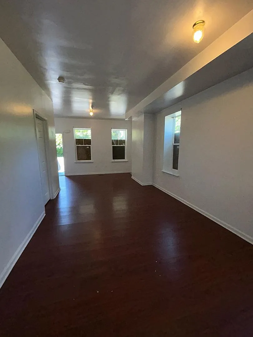 Beautiful big property with AC — Photo 3