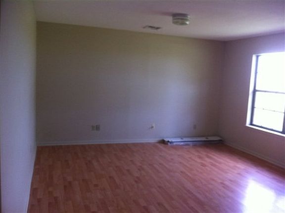 4th image of 166 County Road 3210