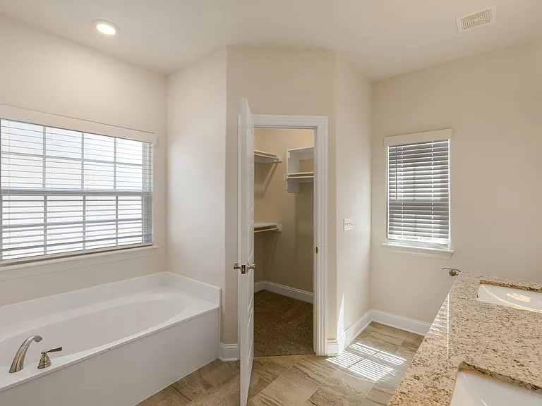 411 Linda Ln — Photo 25