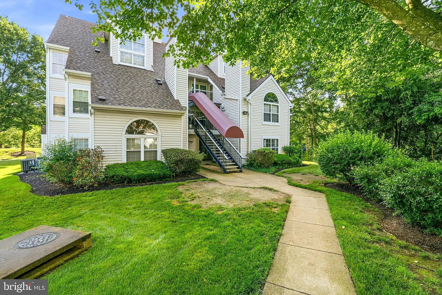 2 bed, 858 sqft, $2,250 — Photo 1